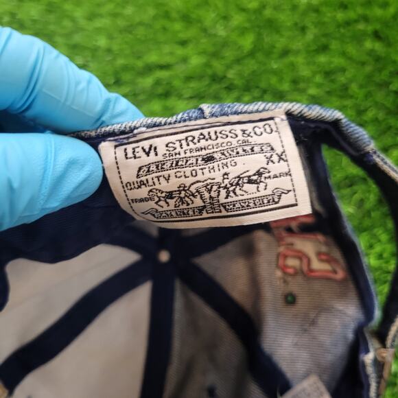 VTG 90s Levi's Distressed Faded Denim Dad Hat Baseball Cap "Legends Never Die" - Picture 8 of 9